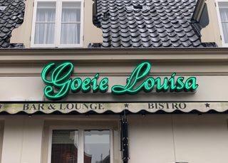 Goeie louisa doosletters neon 04