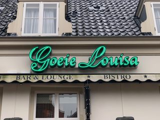 Goeie louisa doosletters neon 04
