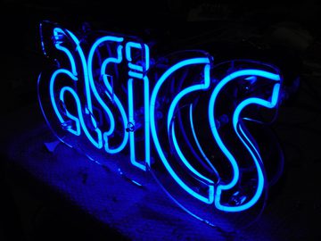Asics acryl neon